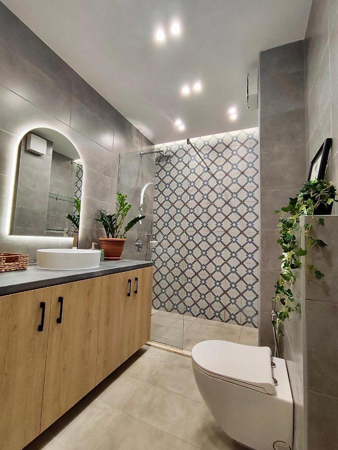 Modern Style 2Br-Apt - 10Min To Skanderbeg Square Apartment Tirana Exterior photo